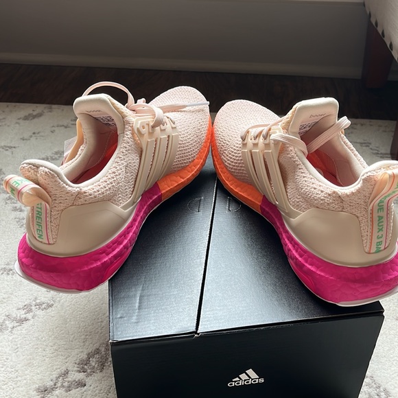 NWT Adidas Ultraboost DNA - Picture 5 of 9
